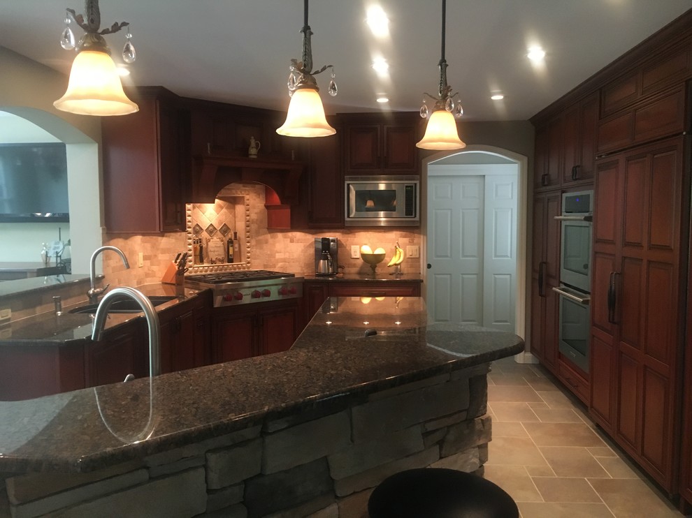 Kitchen - transitional kitchen idea in Cincinnati