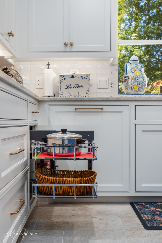 Beautiful Kitchen with Beautiful Backdrop