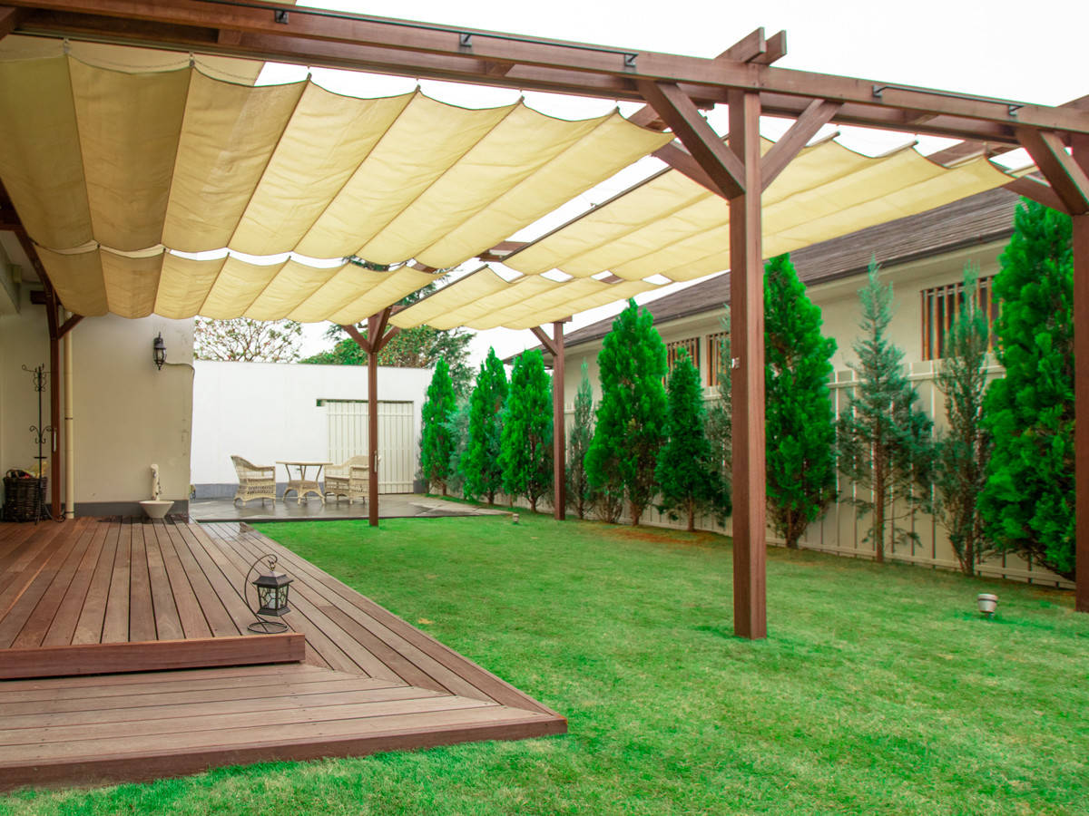 おしゃれなウッドデッキ パーゴラ 張り出し屋根 の画像 21年8月 Houzz ハウズ