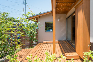庭が近づく三段デッキの家 Modern Deck Other By 神奈川エコハウス Houzz