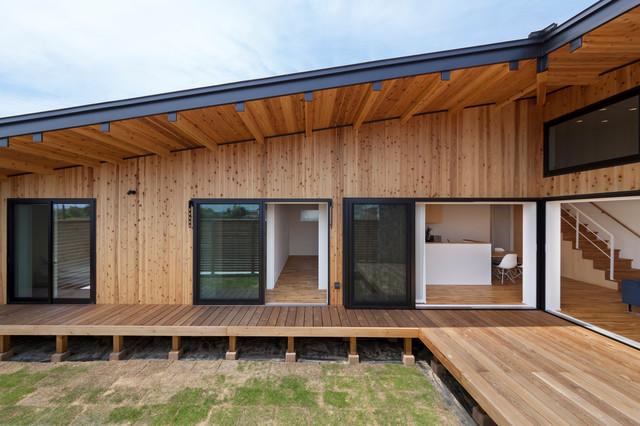 木を感じるｌ字型の平屋住宅 Scandinavian Living Room Other By 株式会社住工房スタイル Houzz Uk