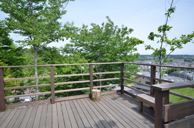 自然素材でお庭兼駐車場とウッドデッキ Asiatico Terraza Y Balcon Otras Zonas De 景色工房サフラン Houzz 自然素材でお庭兼駐車場とウッドデッキ Asiatico Terraza Y Balcon Otras Zonas De 景色工房サフラン Houzz