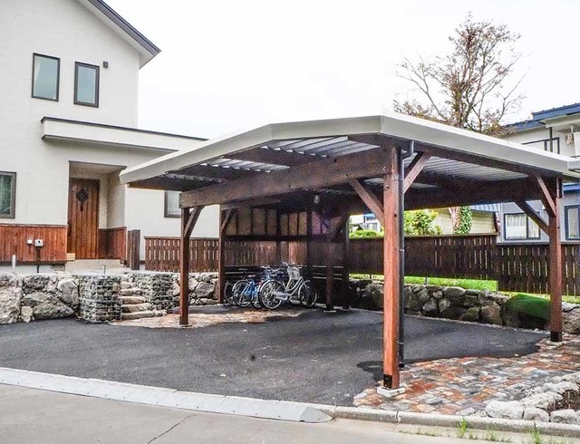 オリジナル木製カーポート変形2台用 駐輪スペース Classique Garage Autres Perimetres Par トカチのカタチ 庭十勝 Houzz