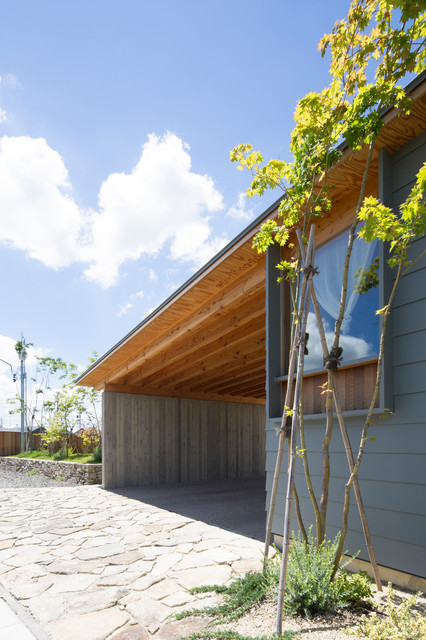 守山の家 廻し葺き屋根の大屋根が包む平屋の家 Scandinavian Garage Nagoya By 松原建築計画 Matsubara Architect Design Office Houzz Uk
