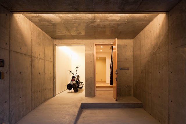 幅が狭い狭小地での駐車場を伴う３階建ての住宅 2 Salon Tokyo Par 角倉剛建築設計事務所 Houzz