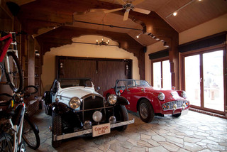 愛してやまない車と生きる Clasico Garaje Periferia De Tokio De 株 参會堂 Houzz