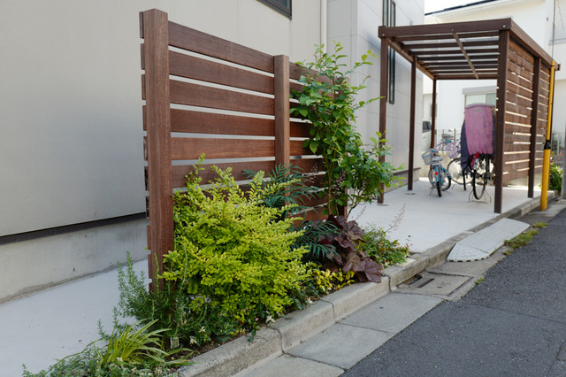 狭小 変形地形のサイクルポート Garaje Tokio De 有限会社庭樹園 グリーンテラス