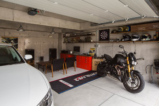 石切のガレージハウス 大阪 Industriel Garage Osaka Par ザウス株式会社 Zaus Co Ltd Houzz