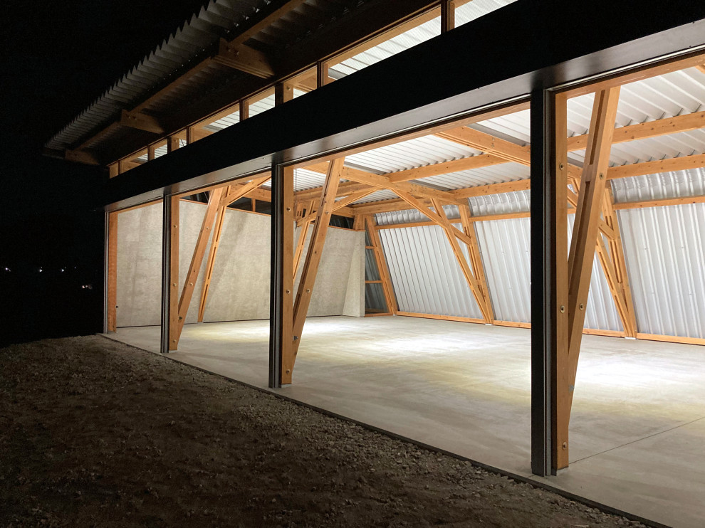 角田の木造ガレージ Traditional Garage Other By 宇和建築設計事務所 Houzz