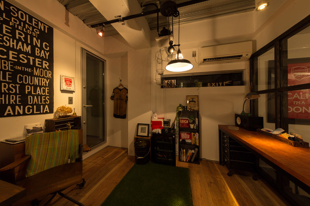 隠れ家ガレージ インダストリアル ガレージ 他の地域 有限会社 八重製材所 Houzz ハウズ