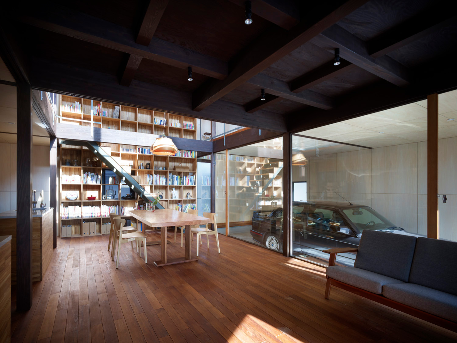 A House Made Of Two Contemporary Garage Tokyo By 中佐昭夫 ナフ アーキテクト デザイン Houzz