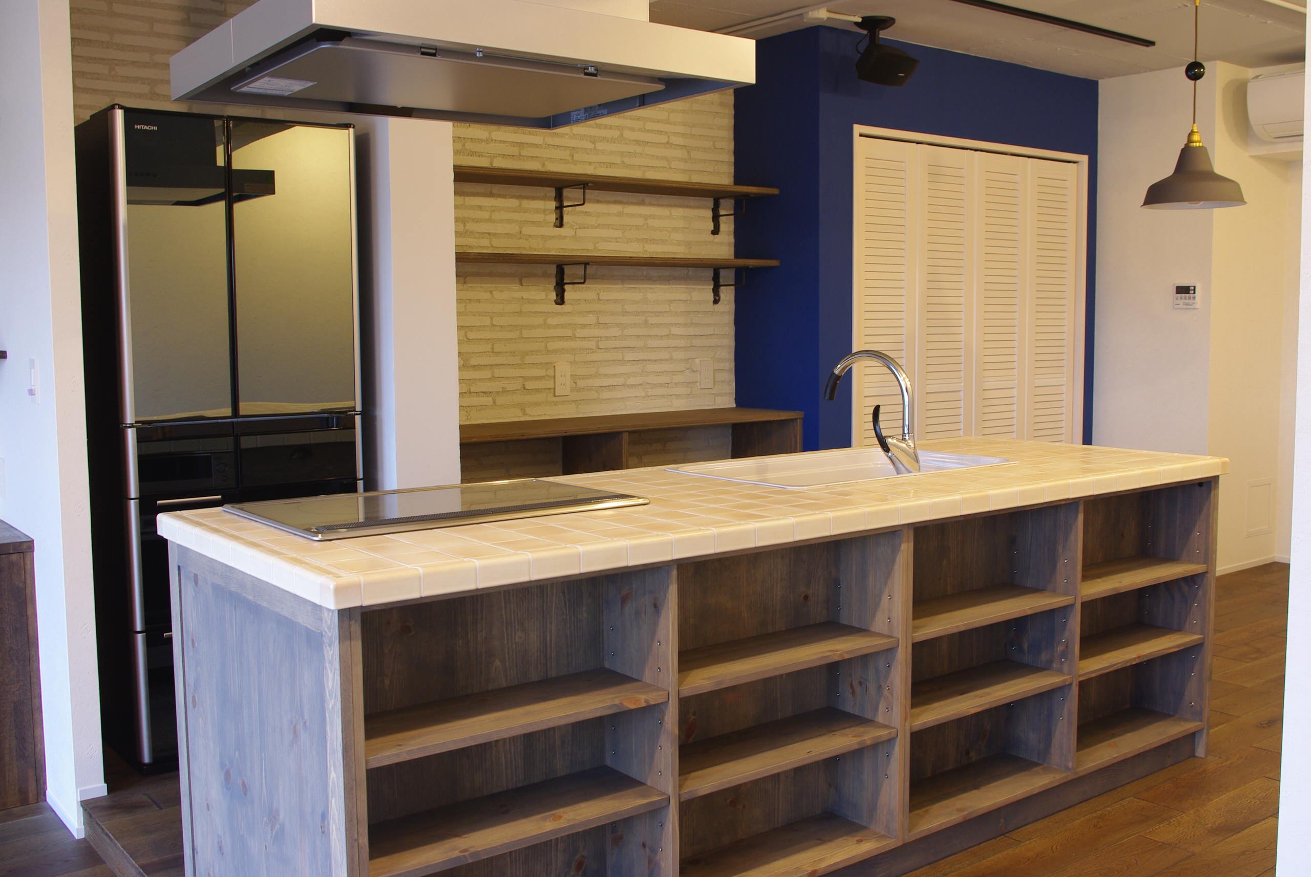 アンティーク風なアイランドキッチン Traditional Kitchen Yokohama By Y S Kitchen Factory Houzz