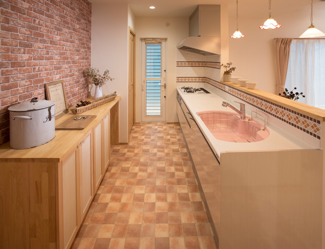 オレンジ色のかわいいお家 Asian Kitchen Nagoya By 株式会社夢工房キッチンくらぶ Houzz Uk オレンジ色のかわいいお家 Asian Kitchen Nagoya By 株式会社夢工房キッチンくらぶ Houzz Uk