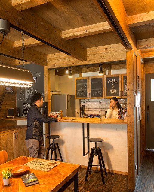カフェバー風で夜が映えるブルックリンスタイルの家 Industriel Cuisine Autres Perimetres Par サイエンスホーム Houzz