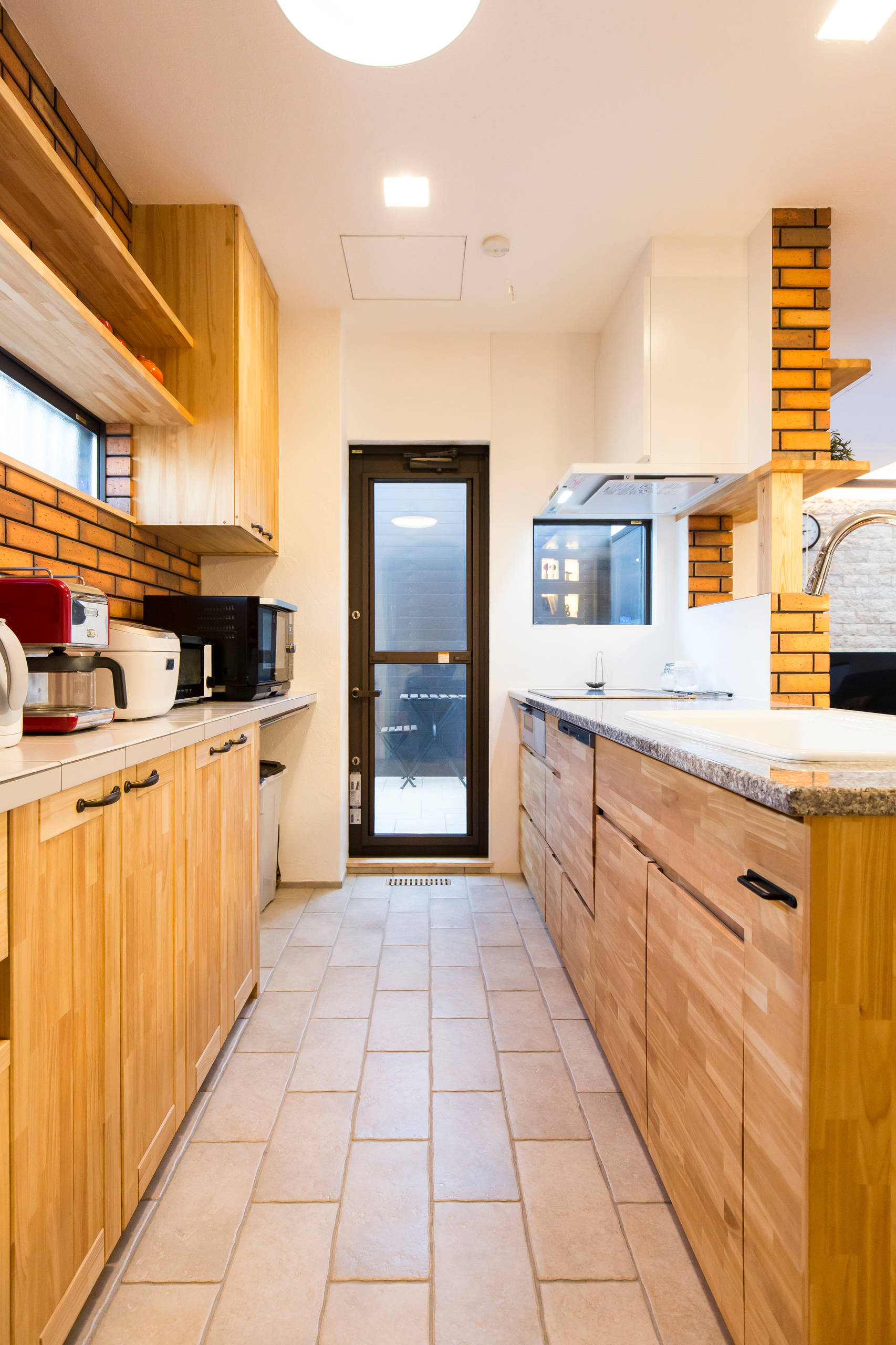 おしゃれな細長いキッチンの画像 21年9月 Houzz ハウズ