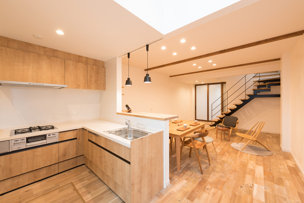 サロンや防音室を備えた西海岸風スタイルの家 Scandinavian Kitchen Kyoto By 株式会社イー住まい Houzz