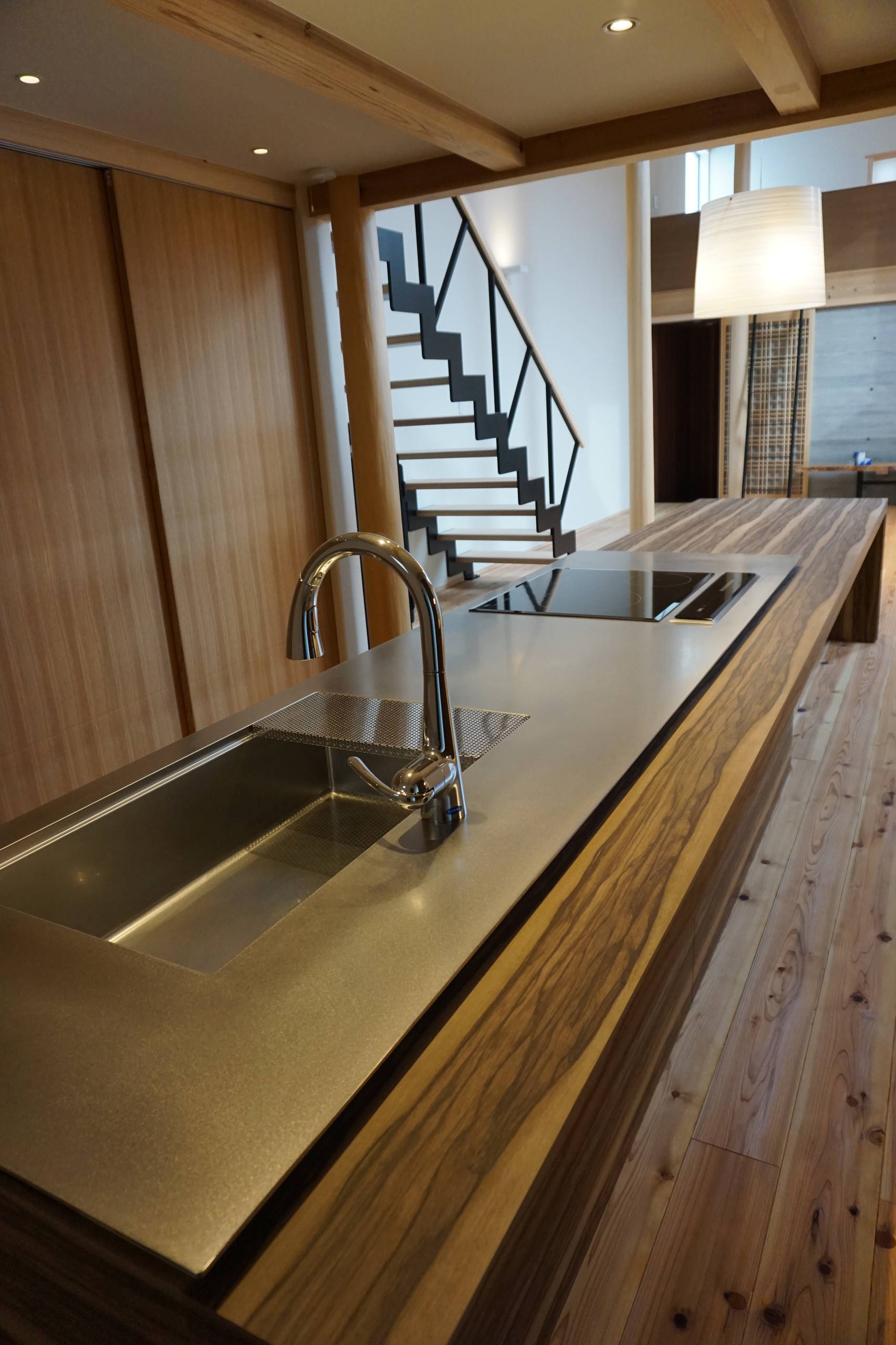 ダイニングテーブルと一体したキッチン Japanese Kitchen Other By 山田別注ステンレス有限会社 Houzz