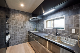 おしゃれなキッチン 黒いキッチンカウンター の画像 21年7月 Houzz ハウズ