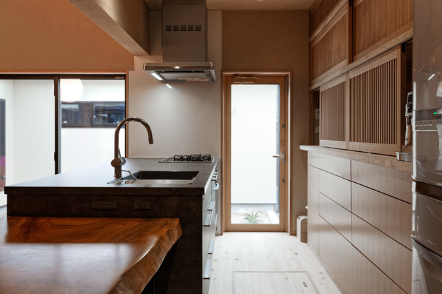 北欧と和を上手にミックスしたキッチン Yaponskij Kuhnya Tokio Ot Eksperta キッチンハウス Houzz Rossiya