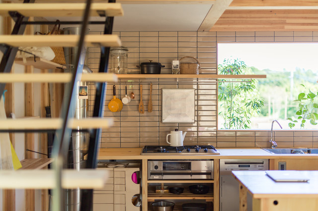 南国カンツリー７番ホールの家 Asian Kitchen Fukuoka By シンケンスタイル Houzz Ie