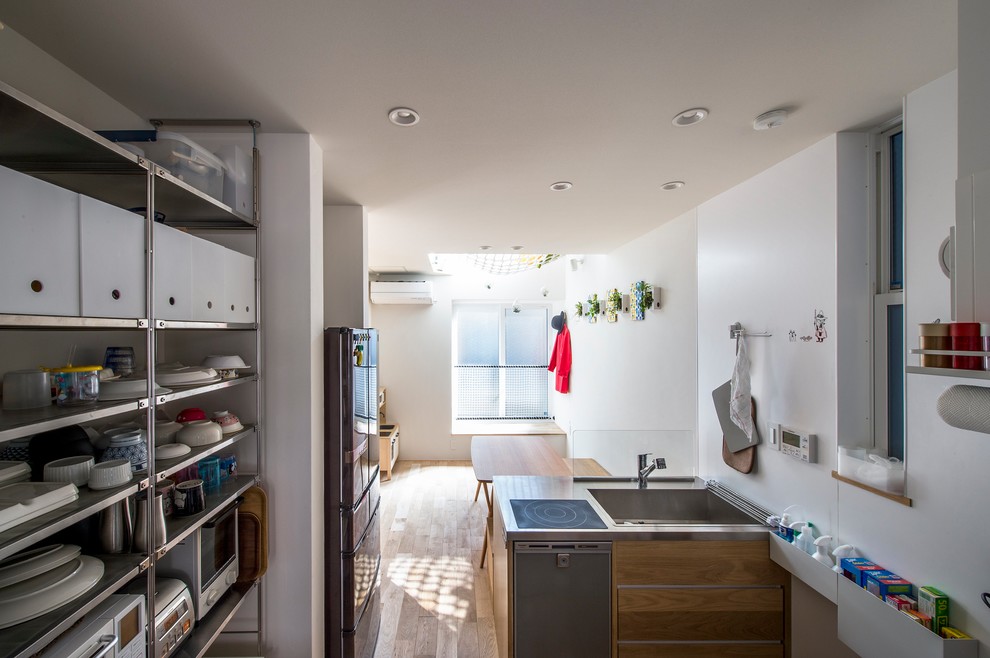 建物間口2 ｍ 延床面積17坪 狭小敷地に工夫を詰め込んだ家 Industrial Kitchen Kyoto By Garden株式会社