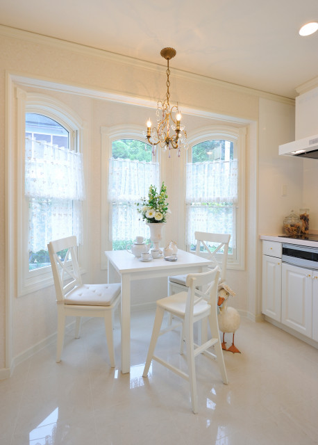 弧を描いた吹き抜けにうっとりする家 Sredizemnomorskij Kuhnya Tokio Ot Eksperta 株式会社ノアデザインインク 一級建築士事務所 Houzz Rossiya