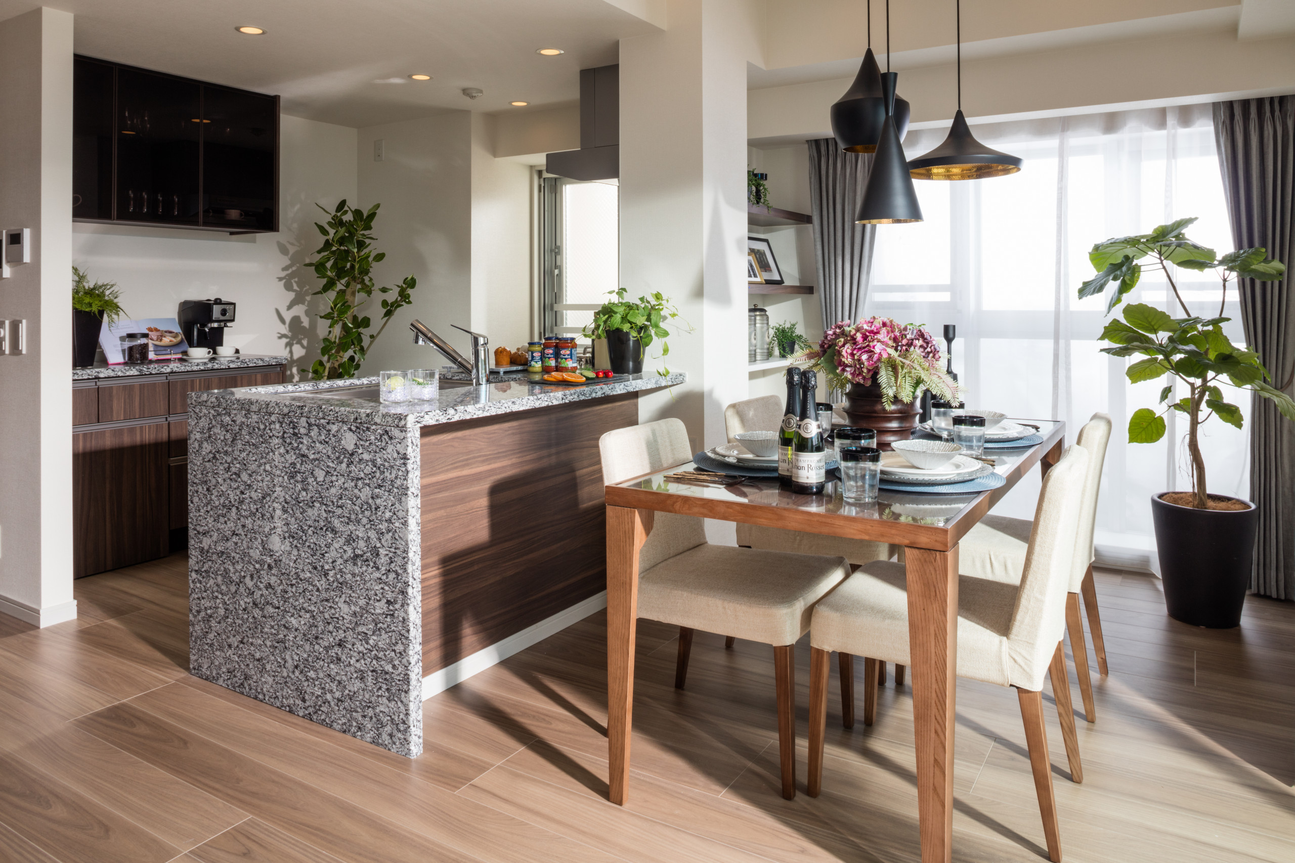 おしゃれなダイニングキッチンの画像 21年9月 Houzz ハウズ