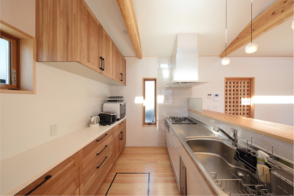 木製の背面収納がアクセント Scandinavian Kitchen Other By 四季の住まい株式会社 Houzz