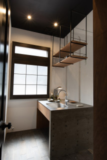 木製網戸です Industrial Kitchen Tokyo By Club66 小野あゆみ Houzz