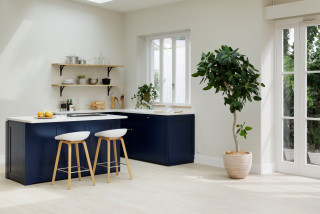 深い青色のオリジナルキッチン Modern Kitchen Tokyo By 株式会社 僕らの家 Houzz