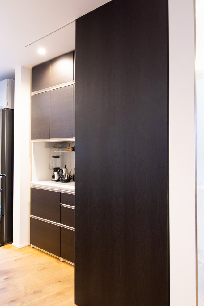 目隠しのあるランドリースペース Modern Kitchen Tokyo By 株式会社 僕らの家 Houzz