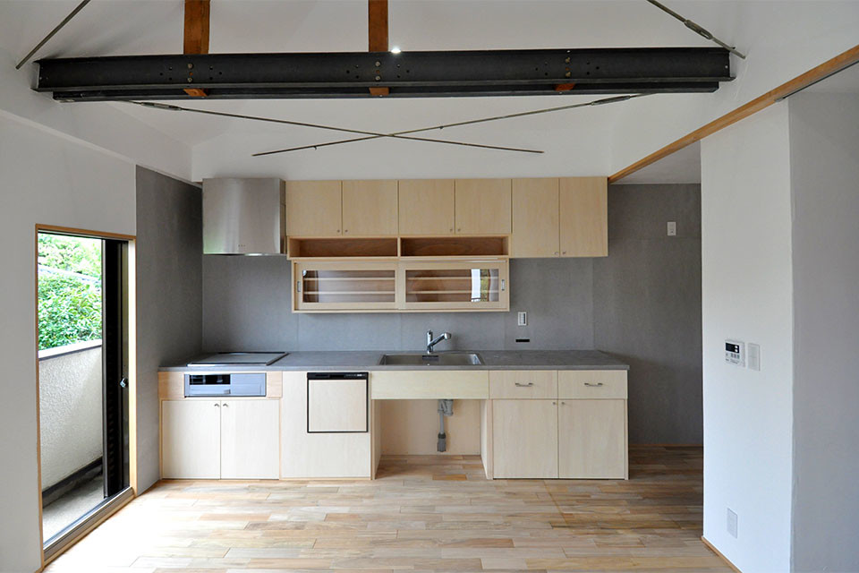 築30年の戸建をリノベーション 鉄と木の梁を露出させたかっこいいリビングに Industrial Kitchen Other By ますいいリビングカンパニー Houzz