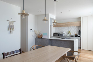 白いおしゃれなキッチン グレーのキッチンカウンター の画像 75選 22年4月 Houzz ハウズ