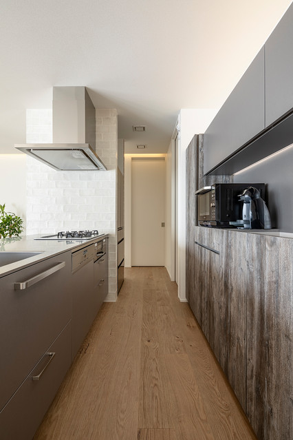 納入事例 海外の洋書に出てくるようなインテリアとクールモダンなキッチン Moderne Cuisine Tokyo Par キッチンハウス Houzz