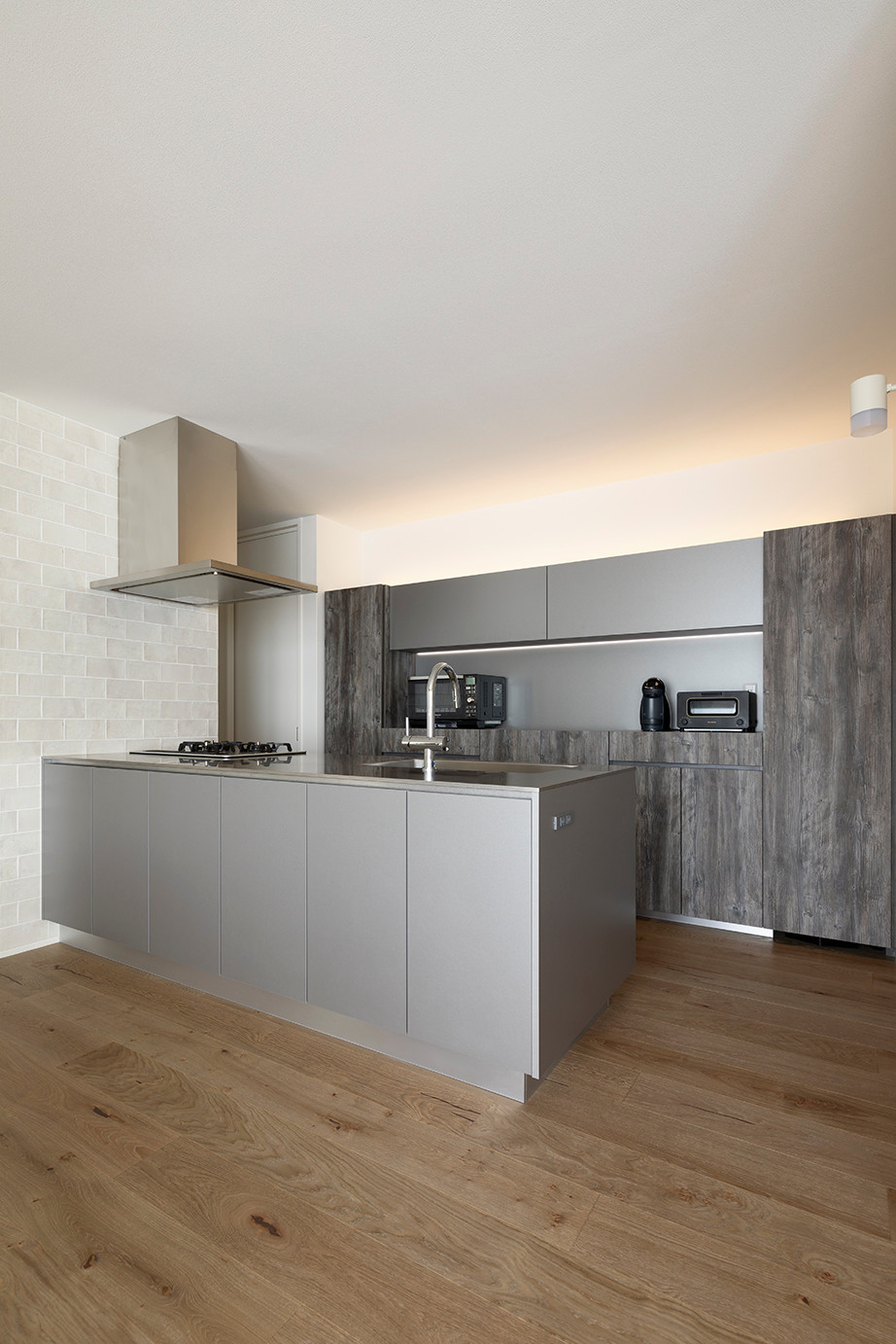 納入事例 海外の洋書に出てくるようなインテリアとクールモダンなキッチン Modern Kitchen Tokyo By キッチンハウス Houzz