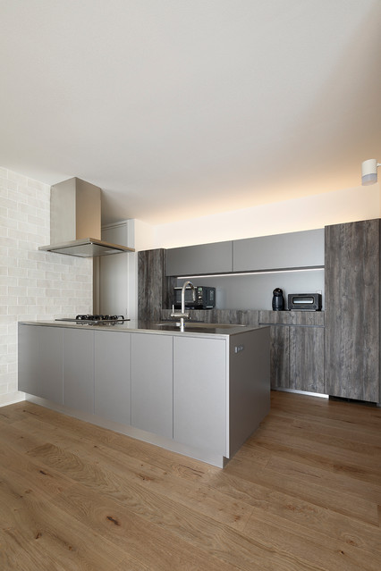 納入事例 海外の洋書に出てくるようなインテリアとクールモダンなキッチン Moderne Cuisine Tokyo Par キッチンハウス Houzz