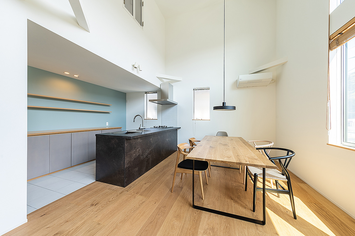 75 Beautiful Wallpaper Ceiling Kitchen With Blue Backsplash Pictures Ideas June 21 Houzz