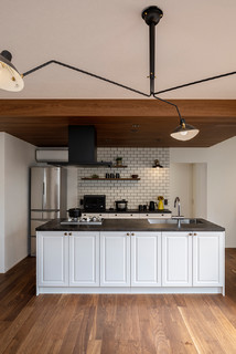 インダストリアルスタイルのおしゃれなアイランドキッチンの画像 75選 22年5月 Houzz ハウズ