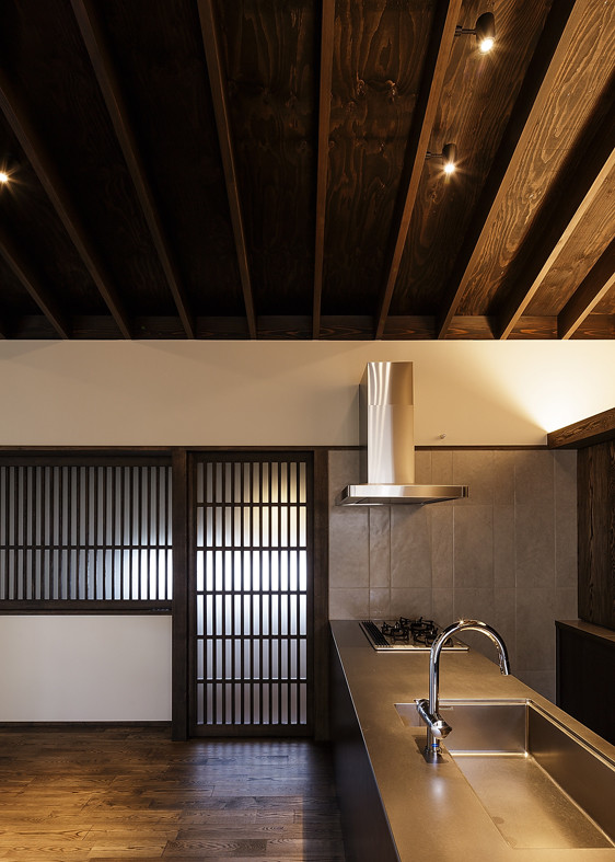 通り土間 のある家 Modern Kitchen Other By 傳寶慶子建築研究所