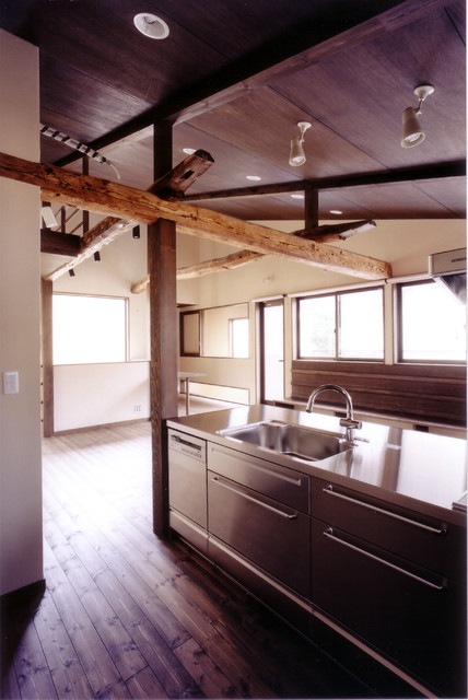 鎌倉の山あいに建つ古材を利用した懐かしい家 Japanese Kitchen Other By 豊田空間デザイン室 一級建築士事務所