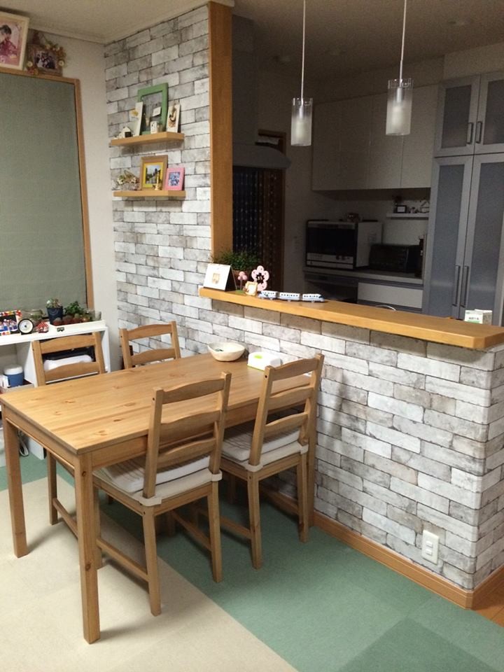 Diy キッチン カウンター下にシャビーシックな白レンガ壁紙 Kitchen Other By Deco All Okayama デコール岡山 Houzz