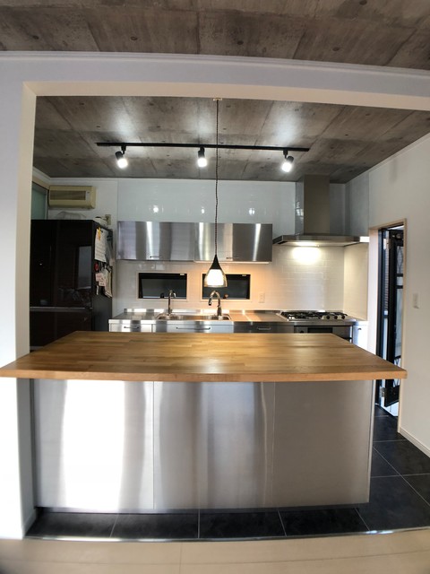 Ikeaキッチンで作る 自宅パン工房 インダストリアル キッチン 他の地域 Ikeaで楽しくリフォームできるお店 オガケンギョウ Houzz ハウズ