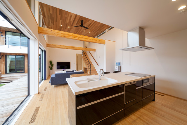 L字型の家 デッキも庭も広々と Nordico Cocina Otras Zonas De 株式会社住工房スタイル Houzz