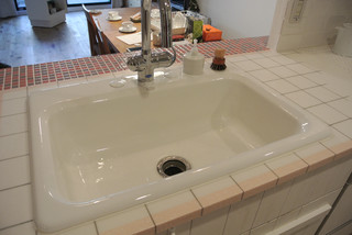 Original 人工大理石とタイルのコラボ天板が素敵な世界に一つだけのキッチン Country Kitchen Nagoya By 株式会社エムズファクトリー Houzz Uk