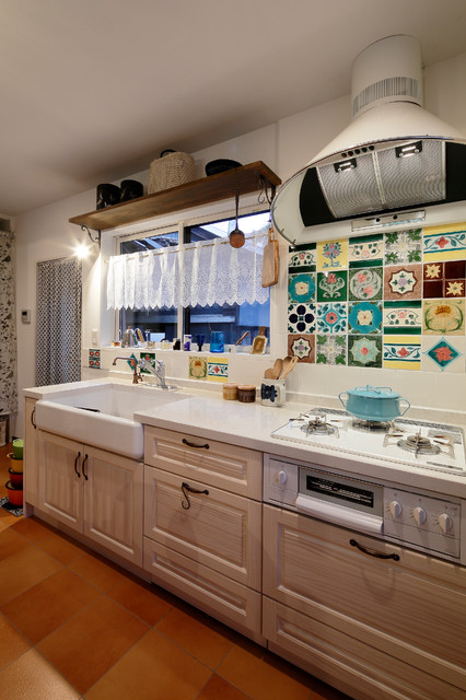 Trip 130年前の梁とレトロタイルが彩る 古民家再生 一戸建て Farmhouse Kitchen Other By Lohas Studio ロハススタジオ Houzz