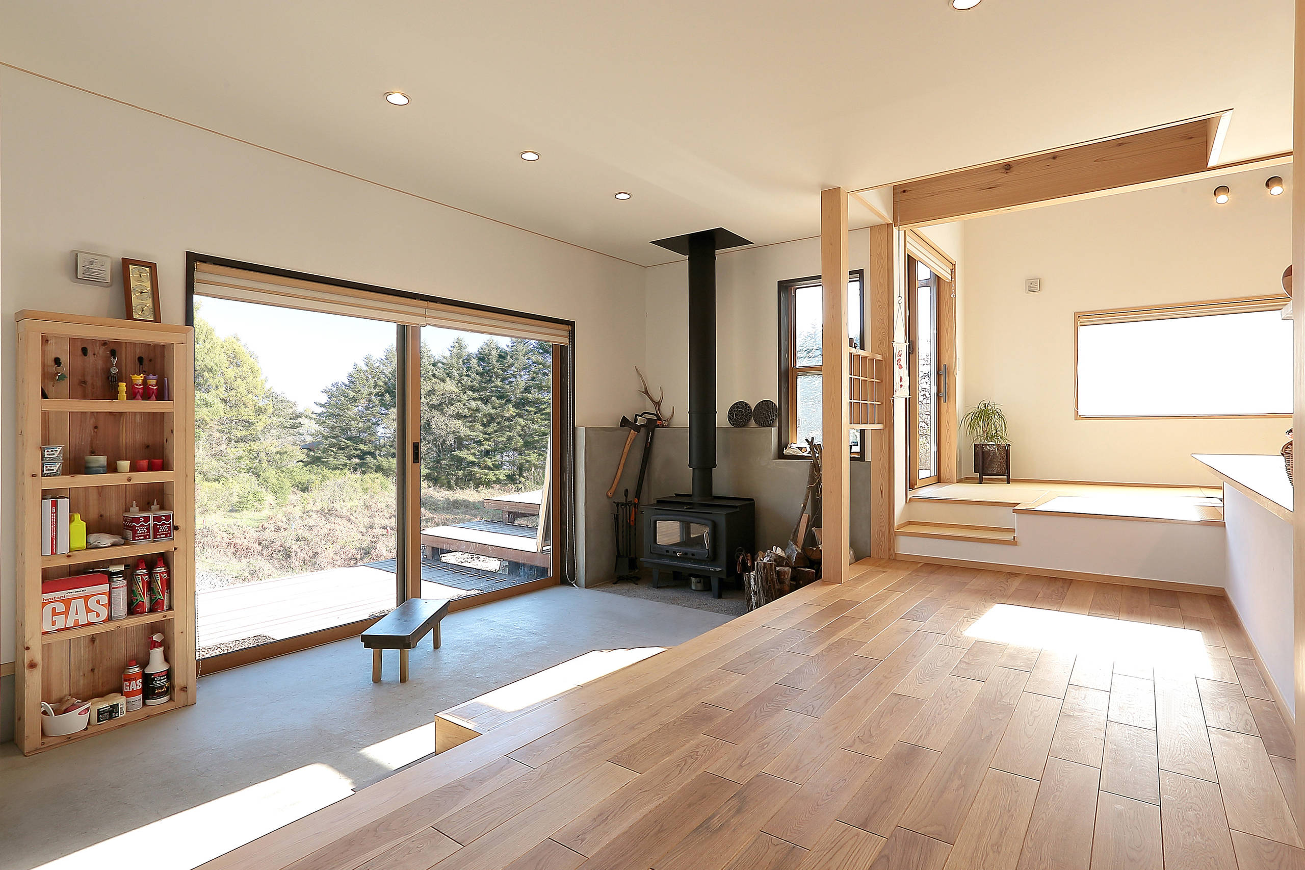 オーダーキッチンと土間と薪ストーブの家 Asian Sunroom Other By 四季の住まい株式会社 Houzz