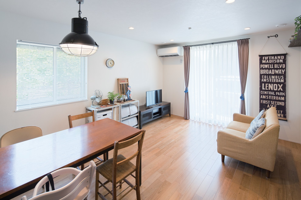 アクセントカラーがお洒落なお家 Industrial Dining Room Tokyo Suburbs By 株式会社regard リガード