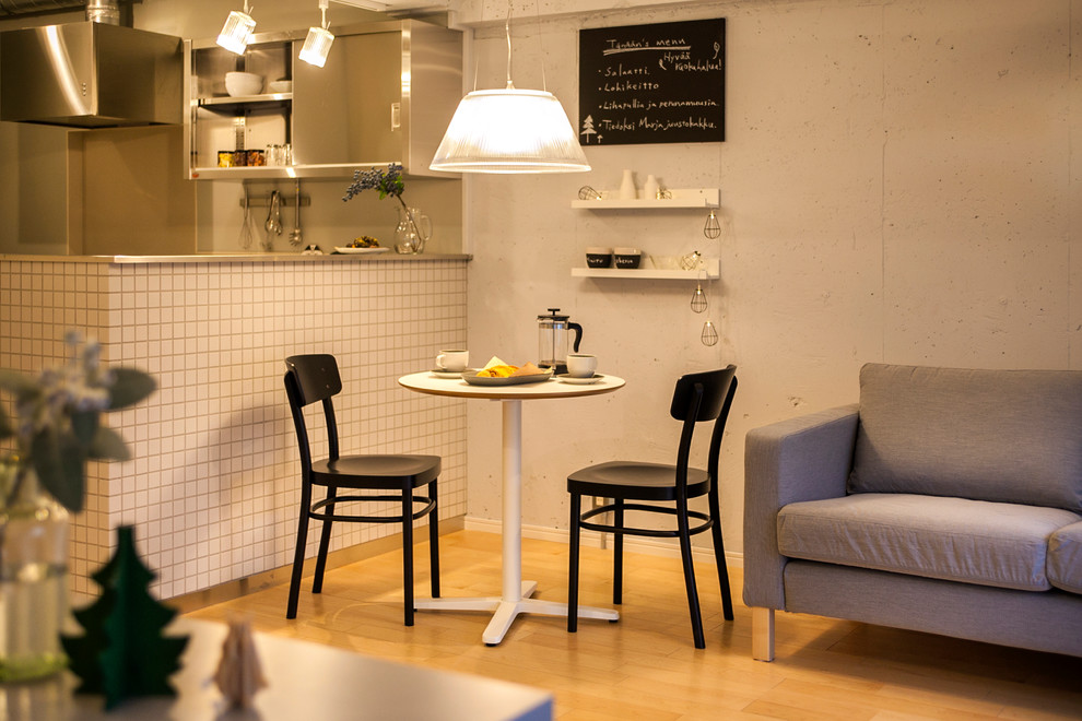 タイルカウンター コンクリート塗り壁 白を基調とした カフェデザイン Scandinavian Dining Room Other By Reforco リフォルコ Houzz