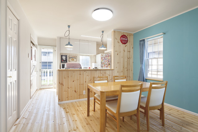 ファッションブランドのショールームのよう カリフォルニアスタイルのお家 Bord De Mer Salle A Manger Autres Perimetres Par Design House F 古川工務店 Houzz