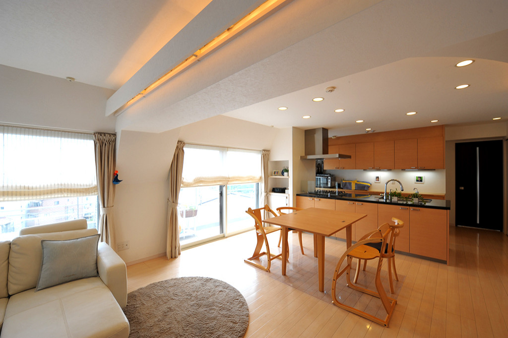 マンションの梁型につける間接照明の効果 Dining Room Tokyo By 株式会社土屋ホームトピア Houzz